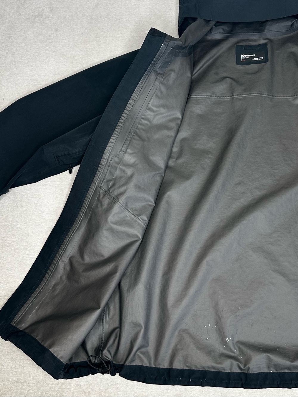 Marmot Men's Black Waterproof Jacket - Picture 5 of 13